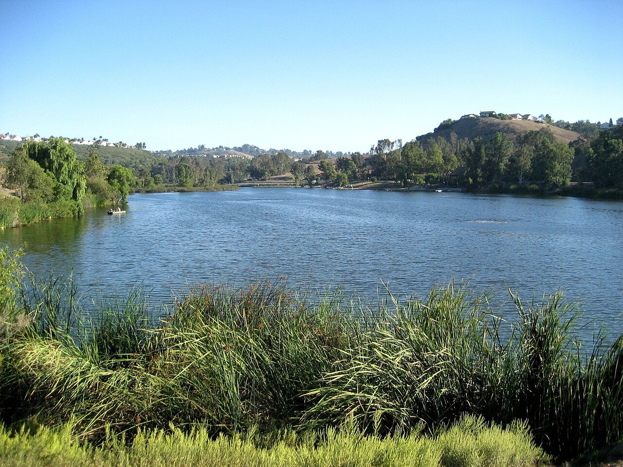 Blue water and green shoreline at Laguna Niguel Lake.